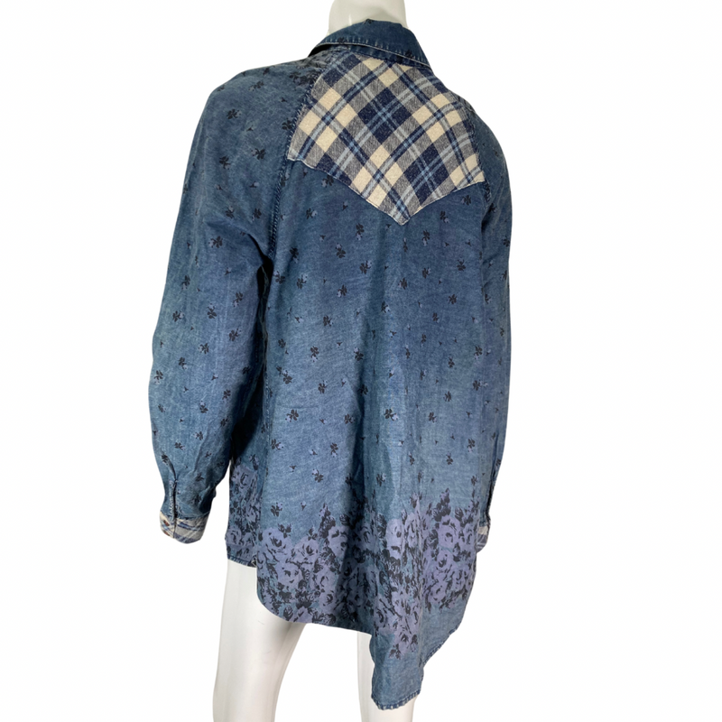 Load image into Gallery viewer, Free People Causal Denim Shirt on mannequin back view
