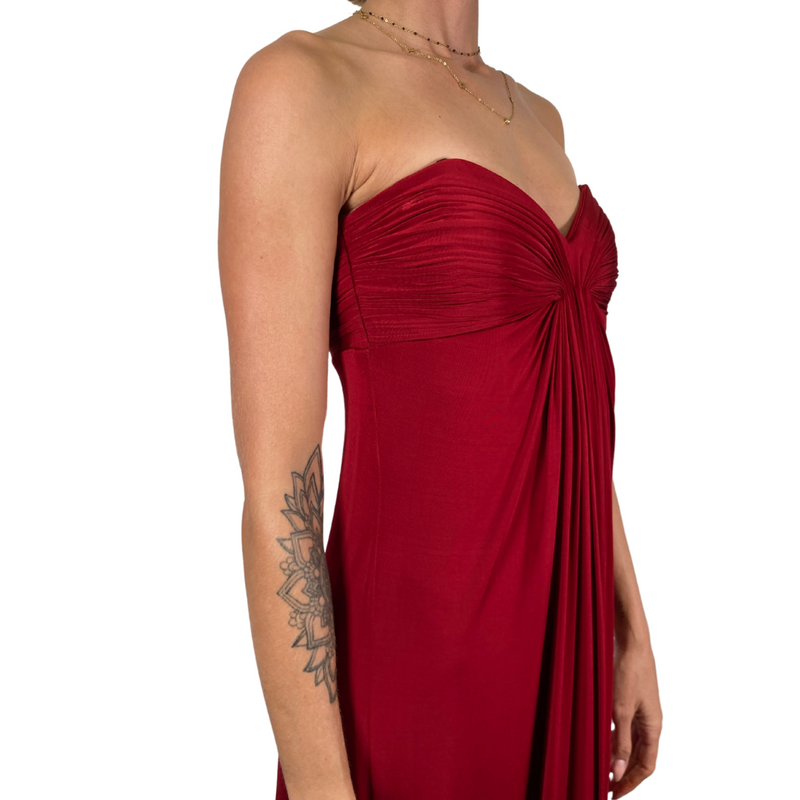 Load image into Gallery viewer, Laundry by Shelli Segall Red Floor Length Gown is an elegant strapless maxi dress in a striking deep red color - side view close-up
