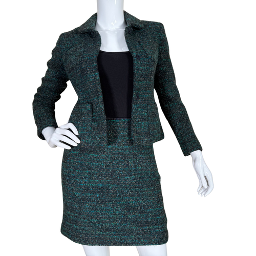 elegant two-piece pre-loved Ann Taylor Dark Teal Knit Suit Set features a textured teal and black tweed fabric, giving it a timeless, sophisticated charm