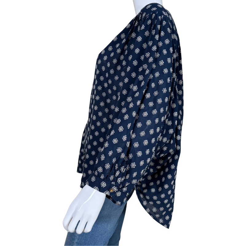 Load image into Gallery viewer, Mannequin wearing a navy blue patterned shawl with white gloves on a white background
