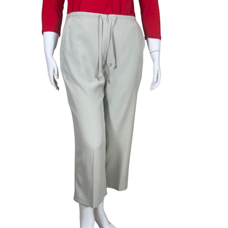 Load image into Gallery viewer, Relaxed and versatile, these pre-loved Banana Bay Fine Resort-wear Sage Silk Pants feature a soft, flowy fabric and a wide-leg silhouette for all-day comfort
