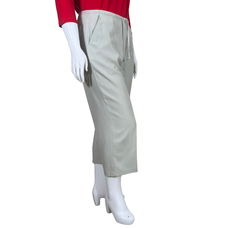 Load image into Gallery viewer, Mannequin wearing beige pants and a red top on a white background
