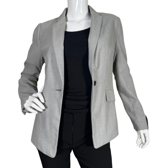 thrifted Banana Republic Gray Knit Blazer Jacket presents a polished and professional aesthetic with its subtle herringbone pattern and structured fit