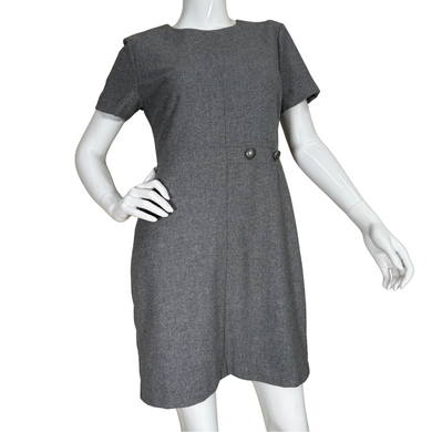 Tailored and stylish, this pre-loved Banana Republic Wool Gray Short Sleeve Dress offers a professional yet fashionable look.