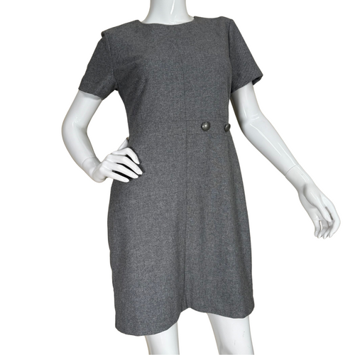 Tailored and stylish, this pre-loved Banana Republic Wool Gray Short Sleeve Dress offers a professional yet fashionable look.