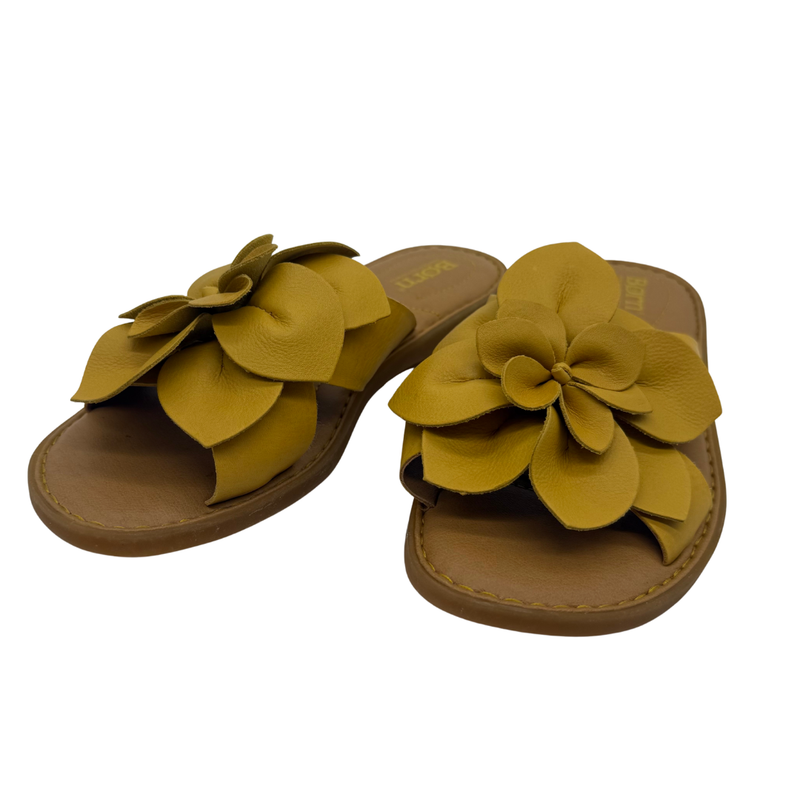 Load image into Gallery viewer, Pair of sandals with large yellow flower decorations on a white background
