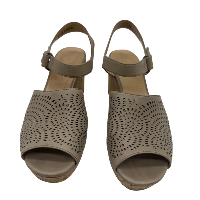 Load image into Gallery viewer, Pair of brown open-toe sandals with cut-out design on a white background
