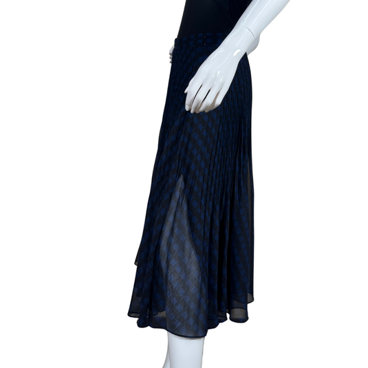 elegant pre-loved Club Monaco Navy and Black Checkered Pleated Midi Skirt features a refined navy and black checkered pattern that adds visual interest and depth to its flowing silhouette