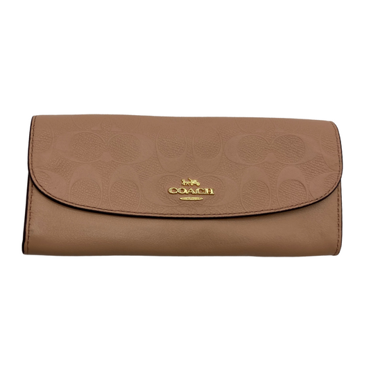 pre-loved Coach Small Monogram Brown Purse is a stylish Coach wristlet crafted from brown canvas featuring the brand's iconic 