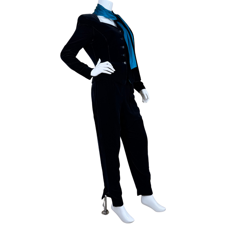 Load image into Gallery viewer, elegant Dana Buchman Blue Velvet Two Piece Set with Teal Scarf Accent, which includes a fitted blazer and tapered pants that exude luxury and comfort
