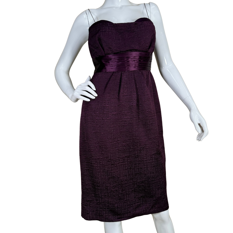 Load image into Gallery viewer, Purple strapless dress on a mannequin against a white background
