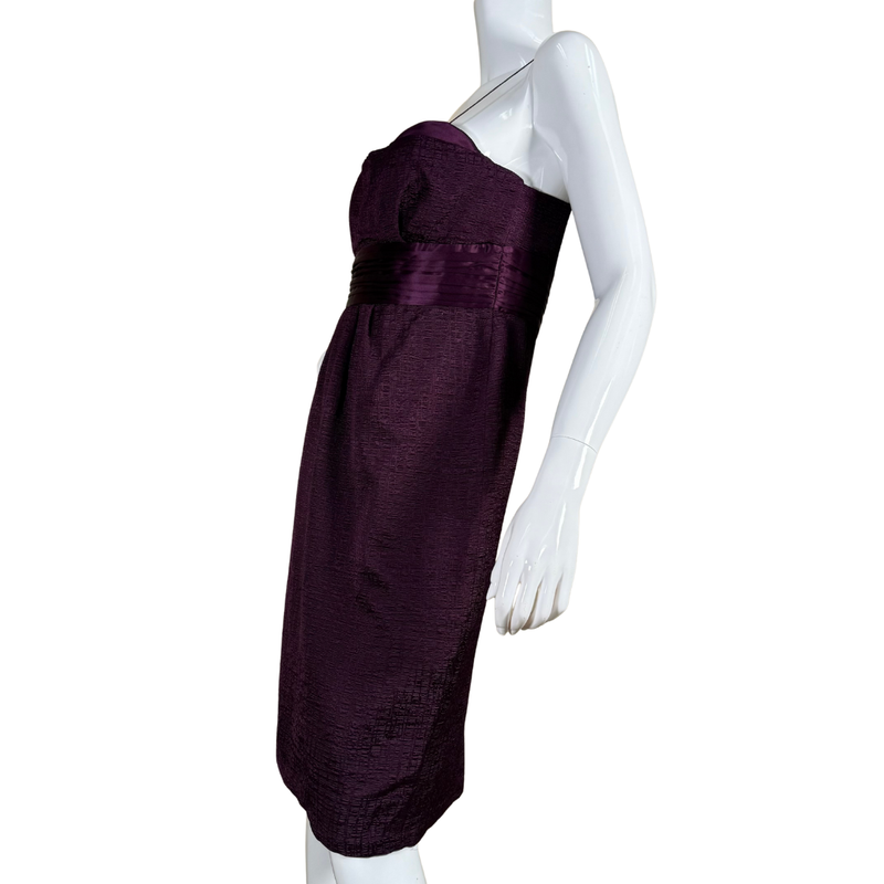 Load image into Gallery viewer, Purple dress on a white mannequin against a white background
