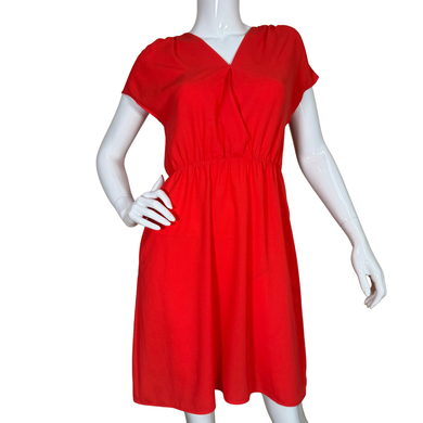  bold pre-loved Halogen Bright Red V-Neck Dress offers a vibrant pop of color with a flattering silhouette that’s both simple and stylish. 