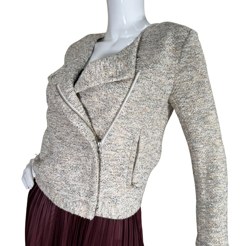 Load image into Gallery viewer, oie Textured Zip Moto Jacket. Featuring a cozy yet structured knit with a soft heathered finish
