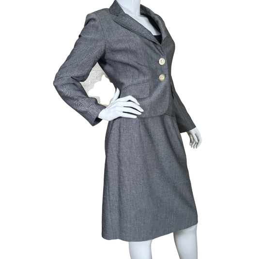 classic pre-loved Jones New York Gray Two-Piece Skirt Suit Set exudes timeless professionalism and understated elegance.