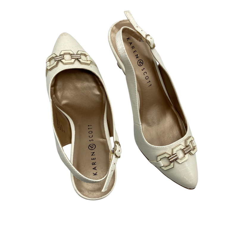 Load image into Gallery viewer, Karen Scott Elegant White Heels feature a pointed toe design with a stylish metallic chain embellishment on the front, adding a touch of sophistication.
