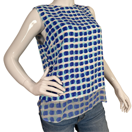 Mannequin wearing a sleeveless top with blue and beige pattern on a white background