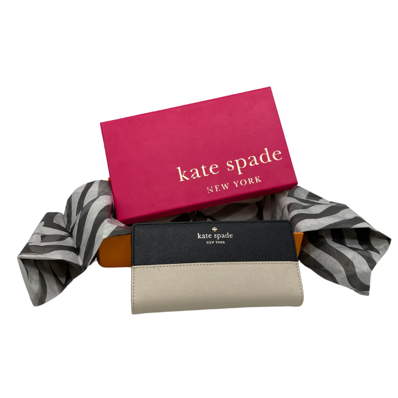 Load image into Gallery viewer,  Kate Spade Black and Beige Small Purse, is presented with its original pink gift box. 
