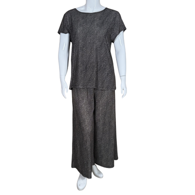 pre-loved Namba Two Piece Dark Patterned Lounge Set in a heathered charcoal gray