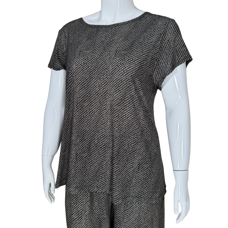 Load image into Gallery viewer, Mannequin wearing a black and white patterned dress on a white background
