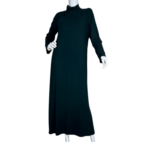  Norm Thompson Rich Dark Green Dress is designed with full-length sleeves and a modest high neckline, ideal for cooler weather or more conservative occasions