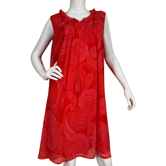 sleeveless pre-loved Tommy Hilfiger Sleeveless Red Paisley Dress with Ruffle Neckline is adorned with a delicate paisley pattern and soft ruffle detailing around the neckline.