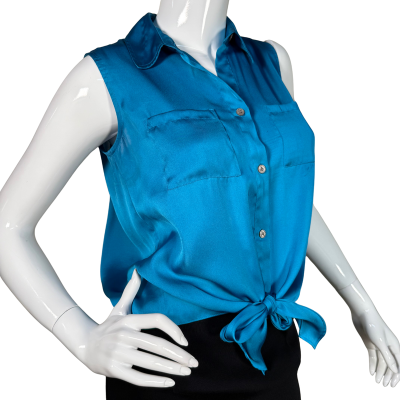 Load image into Gallery viewer, Blue sleeveless blouse on a mannequin against a white background
