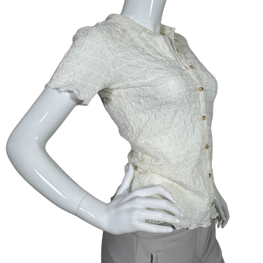 Vince Elegant White Textured Blouse is a versatile wardrobe essential, perfect for both casual and formal occasions.