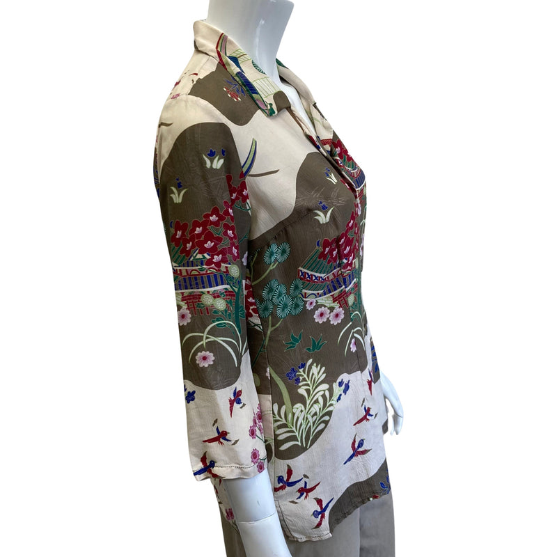 Load image into Gallery viewer, Citron Button Up Bird Blouse on mannequin side view right
